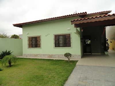 Casa com 03 Dormitrios em Caraguatatuba