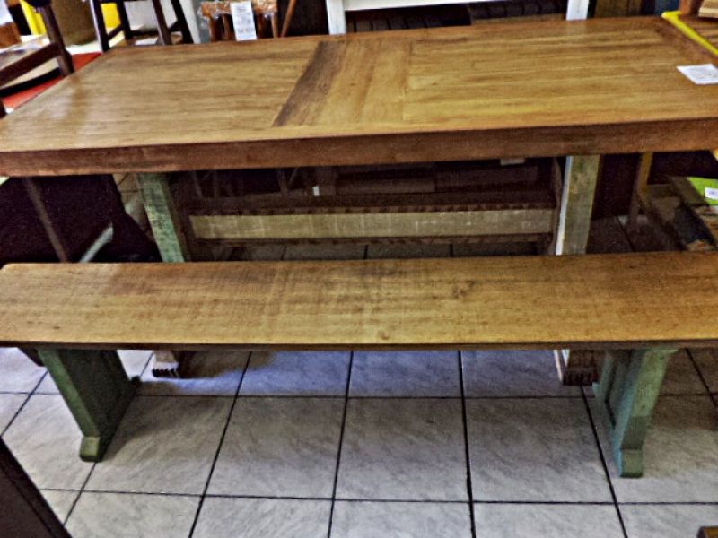 Conjunto de mesa e dois bancos com 1,9m - madeira macia