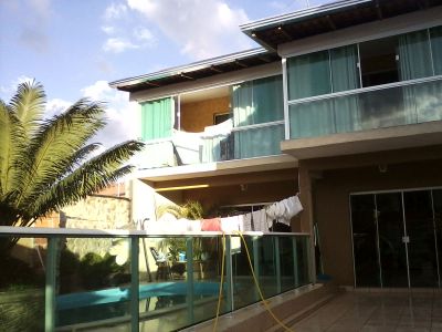 Casa vendo lindo sobrado com piscina aquecida...Preo R$ 310.000,00