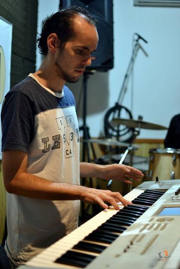 Aulas de piano, teclado, violão e canto em Santos