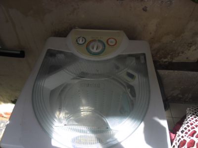 Vendo 01 (uma) máquina de lavar roupas usada marca Consul, capacidade p/05 litros