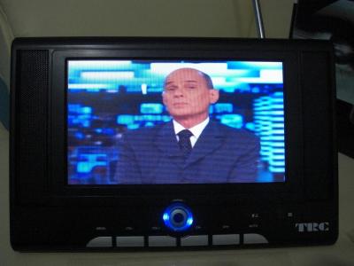 VENDO TV PORTATIL DE LCD NOVA  NA CAIXA  TELA DE 8.5 POLEGADAS  COM CONTROLE REMOTO
