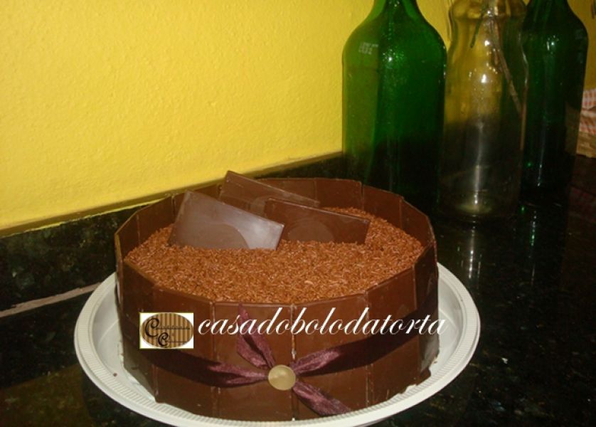 Torta de Brigadeiro com placas de chocolate