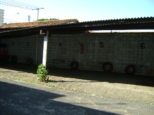 alugo QUARTO no CENTRO de SÃO CARLOS,SP., à rua RIACHUELO, 593