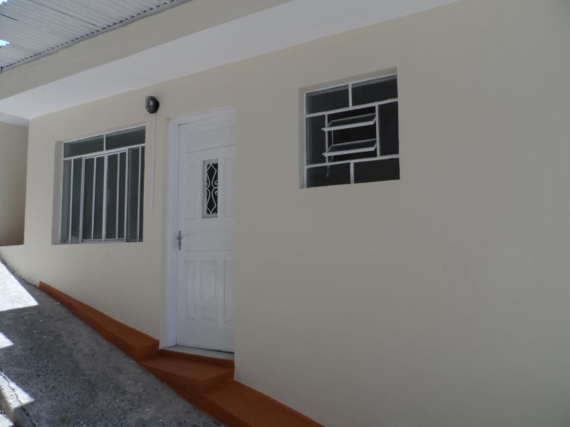 R$ 700 - Alugo casa 1 dormitório com garagem em Santo André