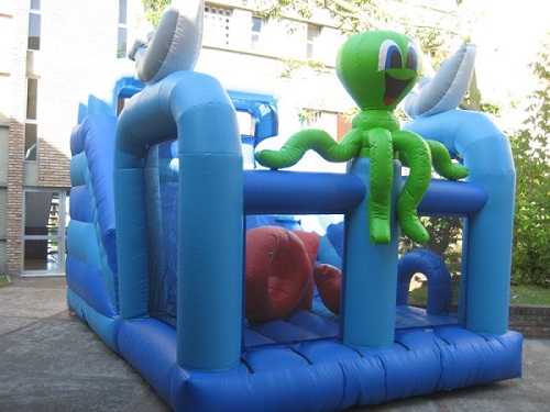 Aluguel de brinquedos infláveis locação de cama elástica tobogã piscina de bolinhas festa infantil