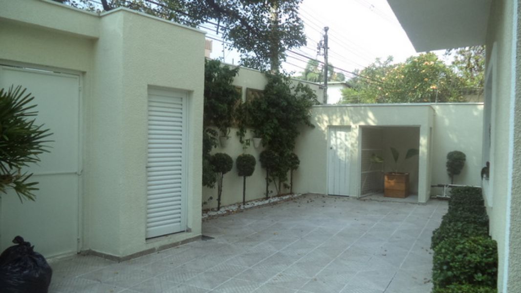 Casa para venda no Jardim Europa, 4 suítes, 6 vagas de garage, piscina, sauna. SP 
