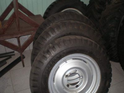 4 rodas aro 16 originais jeep, rural, f-75 willys com pneus militar meia vida