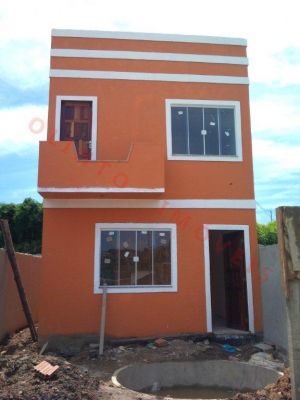 Olinto Imóveis vende Duplex 2 qts no Extensão Serramar  em Rio das Ostras